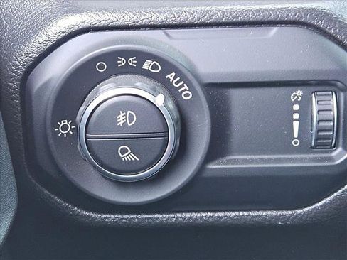 Used 2023 Jeep Gladiator Overland AWD/4WD image 9