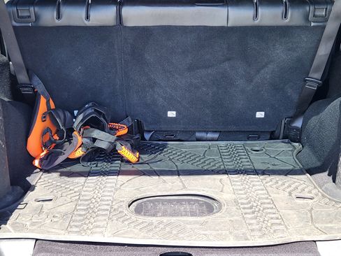 Used 2016 Jeep Wrangler Unlimited Rubicon w/ Connectivity Group image 14