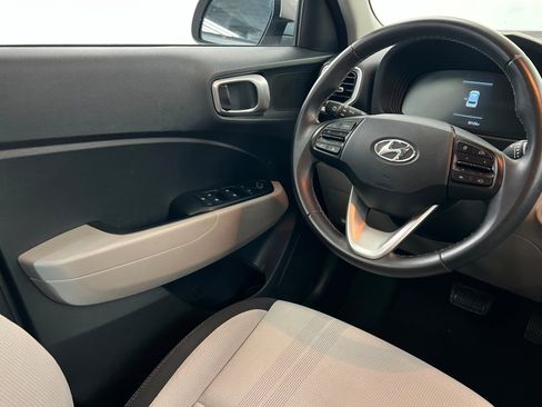 Used 2025 Hyundai Venue SEL image 12