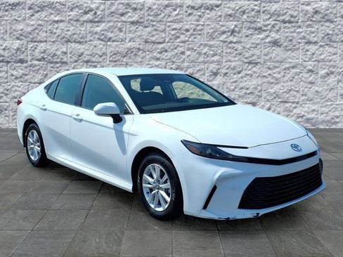 Certified 2025 Toyota Camry LE image 1