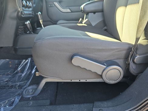 Used 2018 Jeep Wrangler Unlimited Sport S image 26