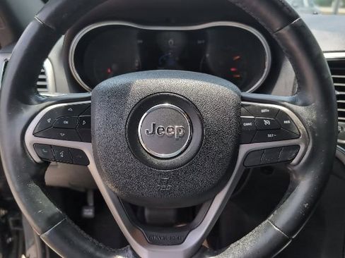 Used 2018 Jeep Grand Cherokee Altitude RWD image 11