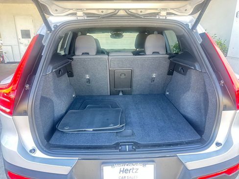 Used 2024 Volvo XC40 B5 Core image 32