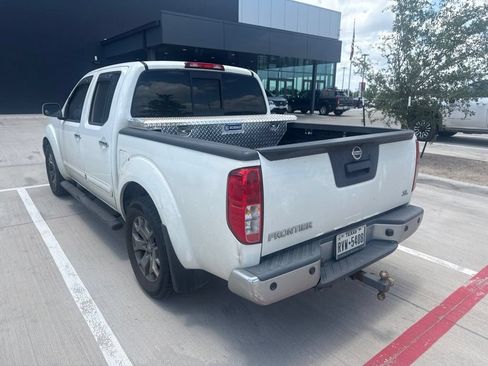 Used 2019 Nissan Frontier SL RWD image 2