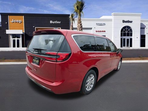 New 2026 Chrysler Pacifica Select image 6