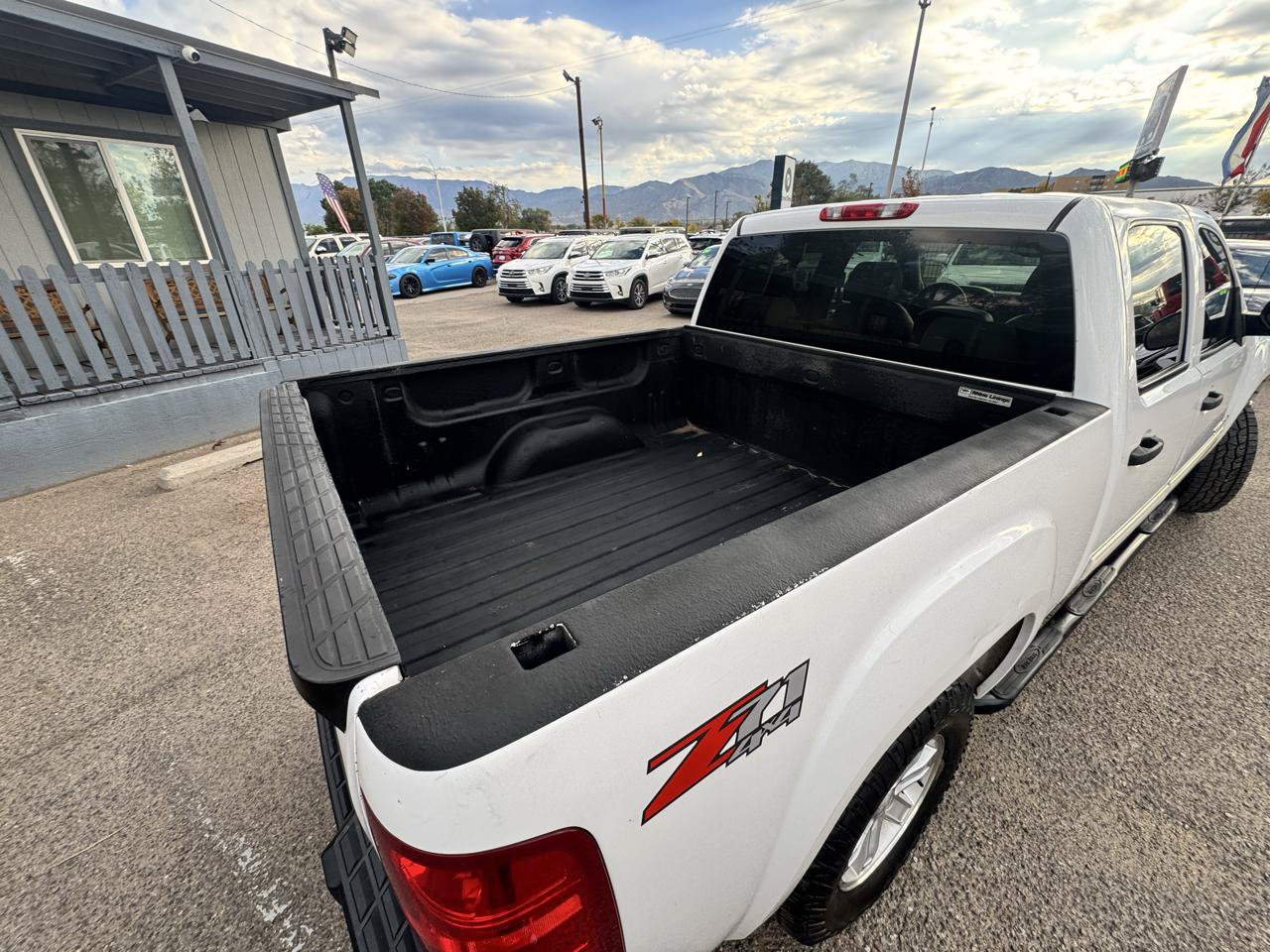 Used 2008 GMC Sierra 1500 SLE w/ Power Pack Plus AWD/4WD image 9