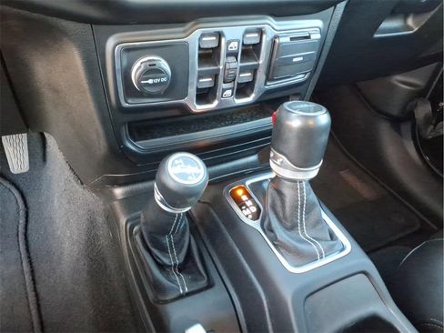 Used 2020 Jeep Gladiator Overland w/ Popular Equipment Package image 23