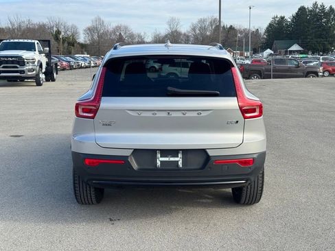 Used 2023 Volvo XC40 B5 Plus w/ Driver Assist Package AWD/4WD image 4