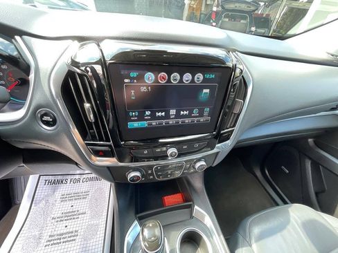 Used 2019 Chevrolet Traverse LT w/ LT Premium Package FWD image 11