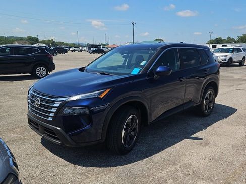 Used 2025 Nissan Rogue SV AWD/4WD image 12