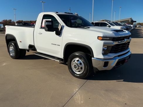 Used 2024 Chevrolet Silverado 3500 LT image 3