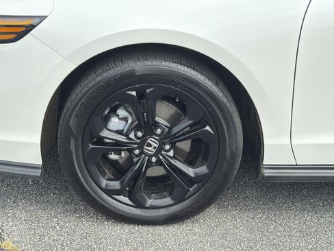 Certified 2025 Honda Accord SE image 9