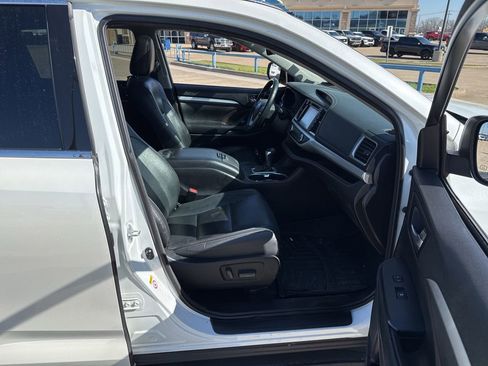 Used 2018 Toyota Highlander XLE image 14