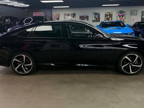 Used 2018 Honda Accord Sport image 4