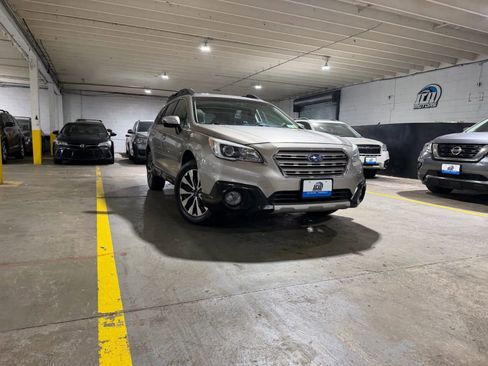Used 2017 Subaru Outback 2.5i Limited AWD/4WD image 6