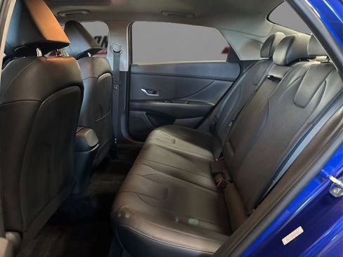 Used 2021 Hyundai Elantra Limited image 10