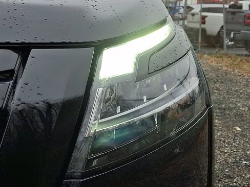 Certified 2023 Nissan Pathfinder Platinum w/ Lighting Package (N93) FWD image 10