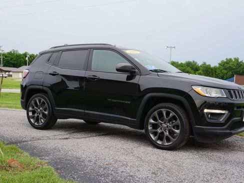 Used 2021 Jeep Compass Latitude FWD image 5