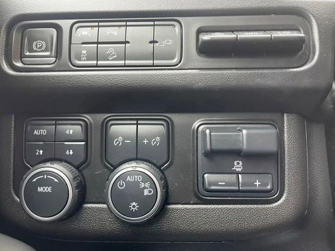 Used 2021 Chevrolet Tahoe Premier w/ Premium Package AWD/4WD image 33