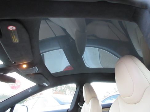 Used 2020 Tesla Model S Long Range Plus image 60