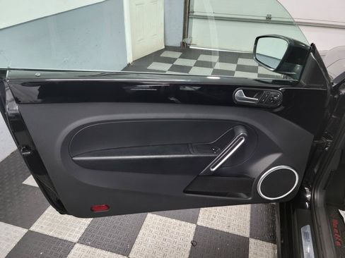 Used 2012 Volkswagen Beetle 2.0T FWD image 19