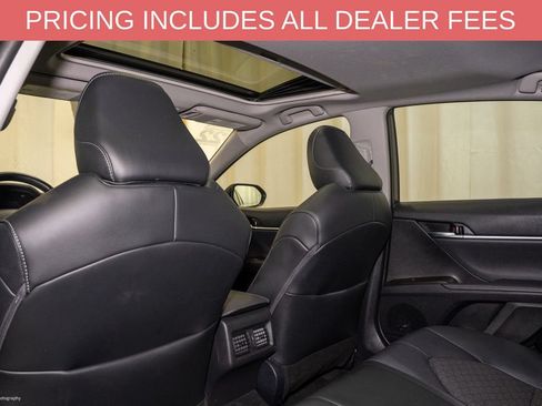 Used 2022 Toyota Camry XSE FWD image 8
