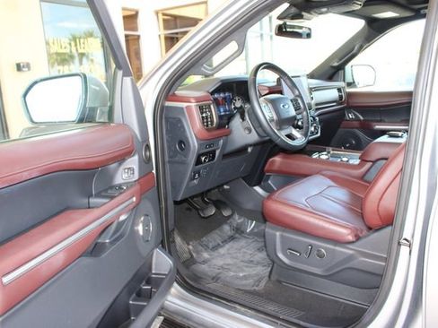 Used 2024 Ford Expedition Limited AWD/4WD image 10