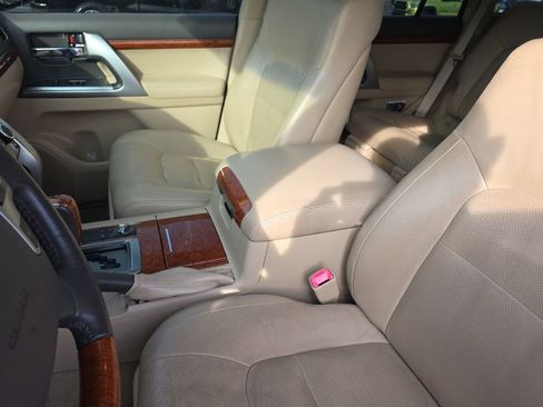 Used 2014 Toyota Land Cruiser image 23