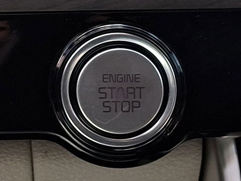 Used 2023 Kia Carnival EX FWD image 20