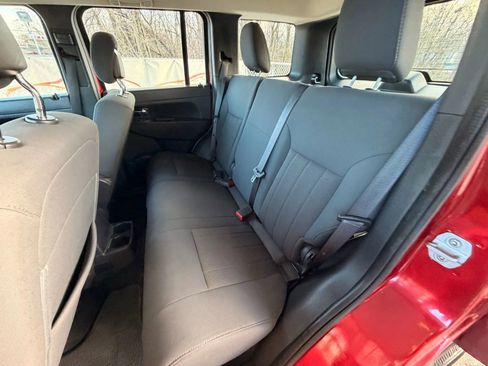 Used 2012 Jeep Liberty Sport w/ Driver Convenience Group image 19