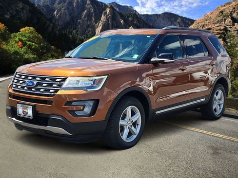 Used 2017 Ford Explorer XLT AWD/4WD image 2