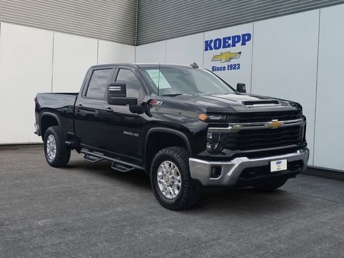 Used 2024 Chevrolet Silverado 2500 LT w/ Convenience Package AWD/4WD image 7