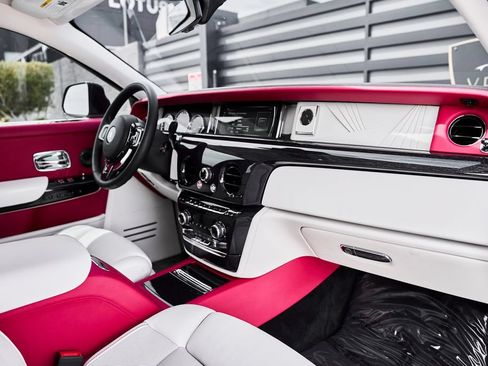 Used 2023 Rolls-Royce Phantom Sedan RWD image 56