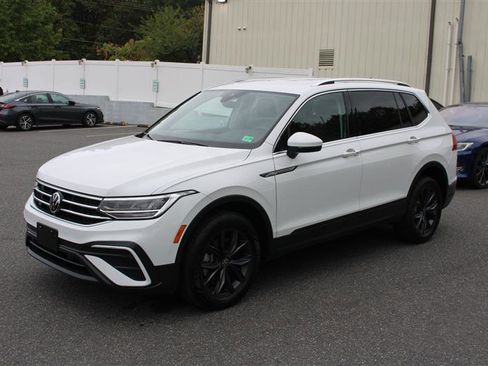 Used 2024 Volkswagen Tiguan SE image 4