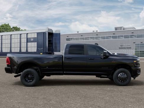 New 2026 RAM 3500 Laramie AWD/4WD image 21