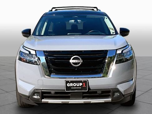 Used 2022 Nissan Pathfinder Platinum w/ Cargo Package AWD/4WD image 4