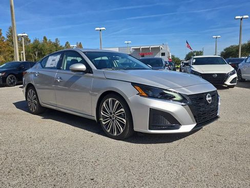 New 2025 Nissan Altima 2.5 SL FWD image 2