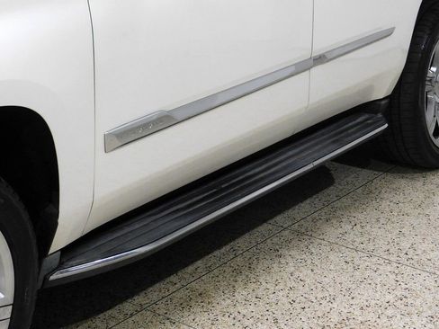 Used 2015 Cadillac Escalade Luxury image 19