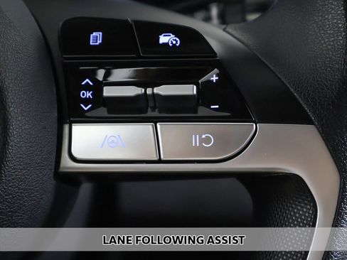 Used 2024 Hyundai Elantra SEL image 4