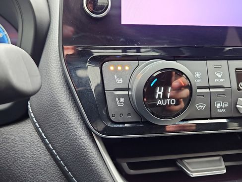 Used 2024 Toyota Grand Highlander Limited image 16