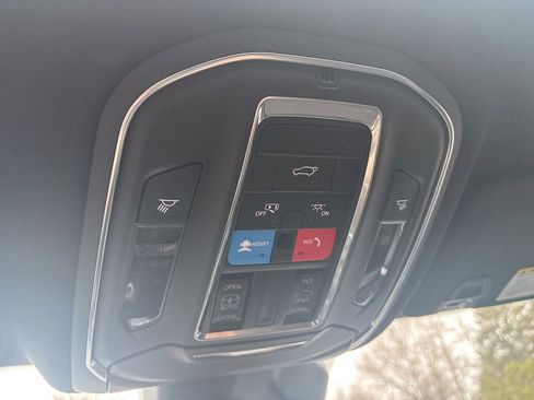 Used 2025 Jeep Grand Cherokee L Altitude image 17