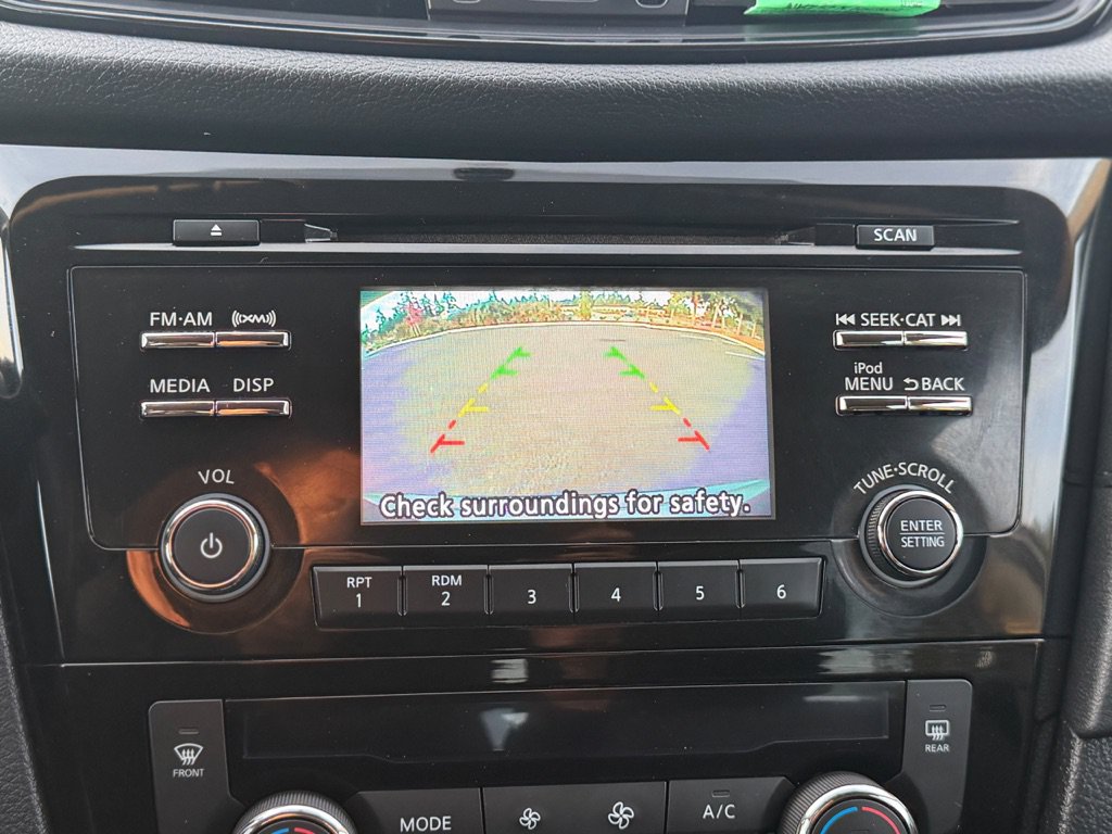 Used 2017 Nissan Rogue SV FWD image 17