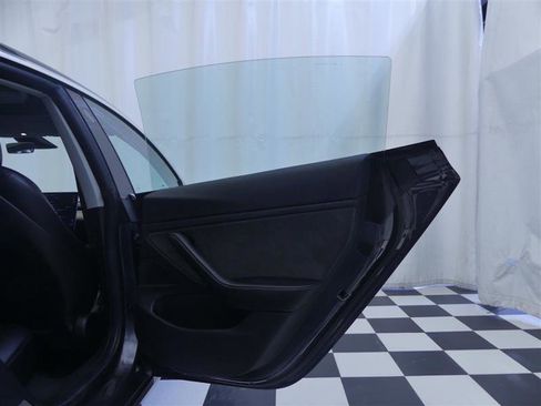 Used 2018 Tesla Model 3 Mid Range image 28