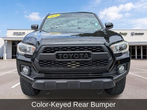Used 2021 Toyota Tacoma TRD Off-Road w/ Technology Package AWD/4WD image 9