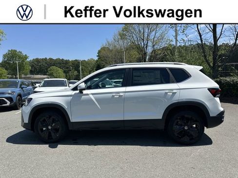 New 2026 Volkswagen Taos SE FWD image 2