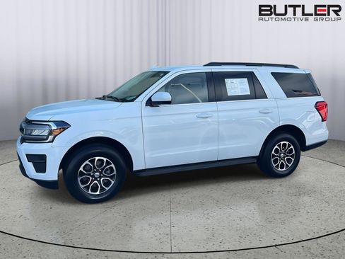 Certified 2024 Ford Expedition XLT image 3