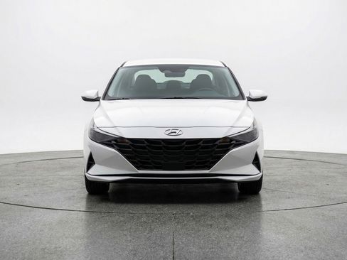 Used 2025 Hyundai Elantra SEL FWD image 2