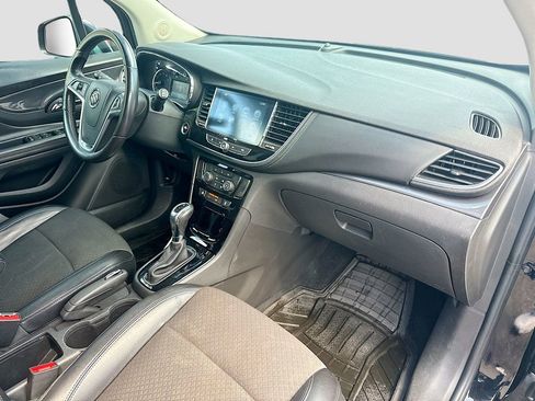 Used 2021 Buick Encore Preferred image 29