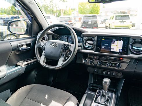 Used 2018 Toyota Tacoma TRD Off-Road AWD/4WD image 26