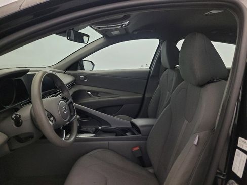 Used 2022 Hyundai Elantra SE w/ Winter Weather Package FWD image 17